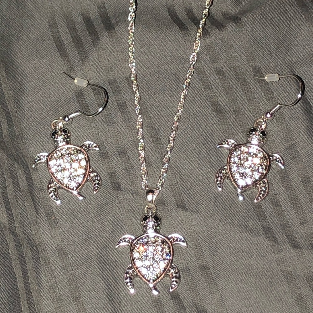 Swarovski crystal TURTLE set necklace adj 16-18” & earrings